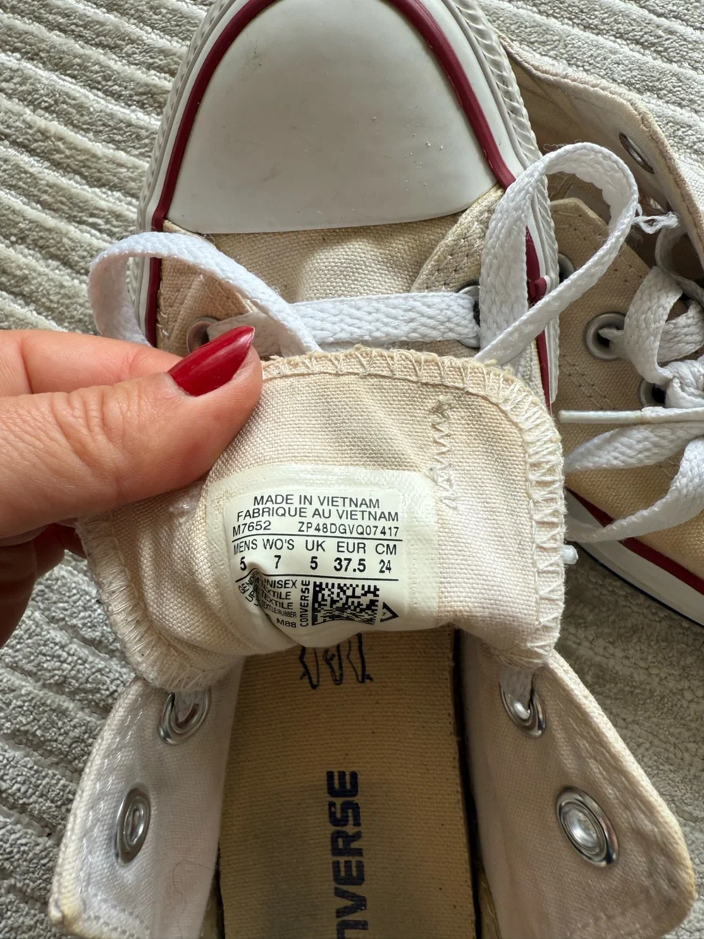 Converse Unisex Cream Canvas Low-Top Sneakers - DISCOLORED